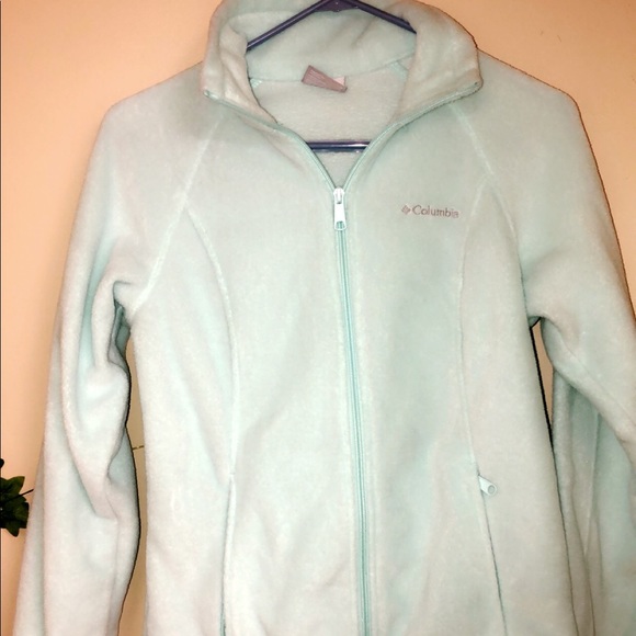 Size small Columbia sweater . Like new condition . - Picture 1 of 1